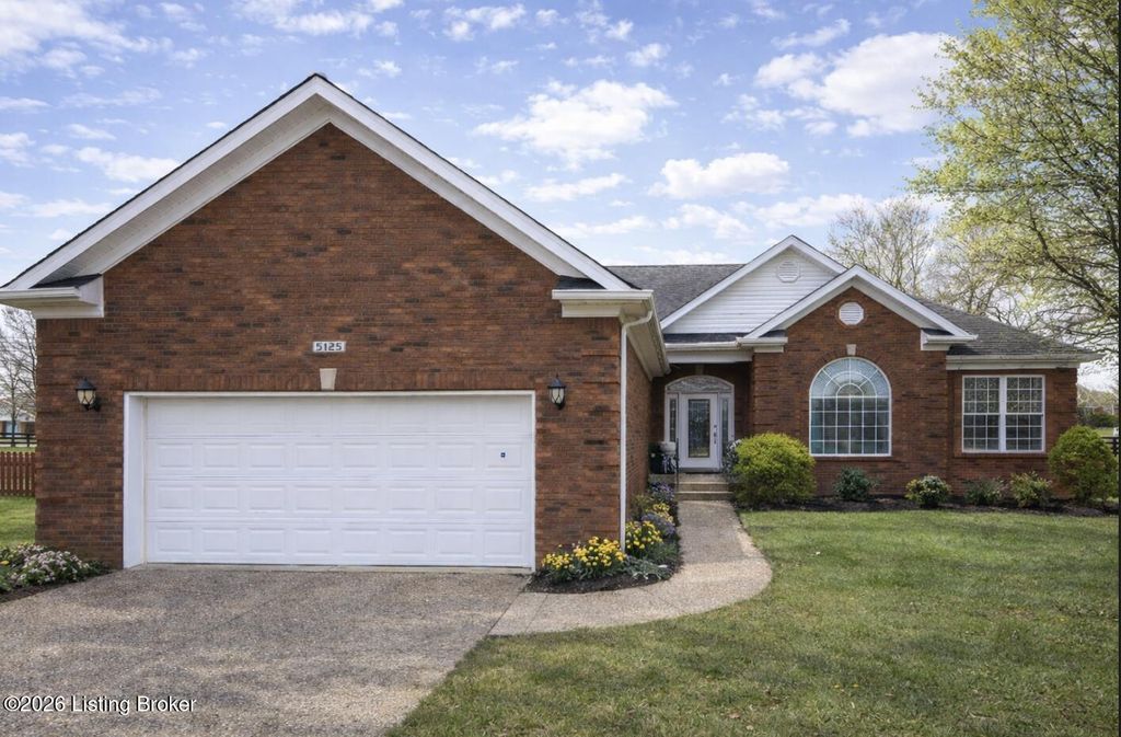 Photo of 5125 Oaklawn Park Dr, Louisville, KY 40299 (MLS # 1709784)