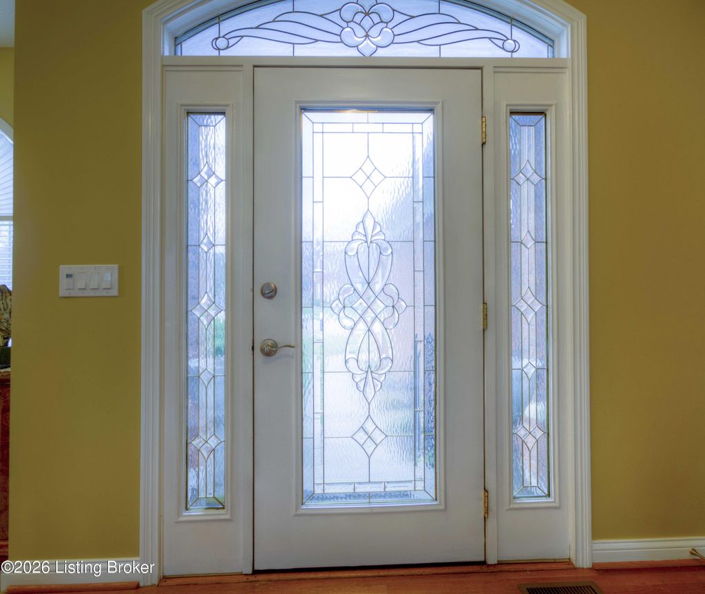 Photo of 5125 Oaklawn Park Dr, Louisville, KY 40299 (MLS # 1709784)