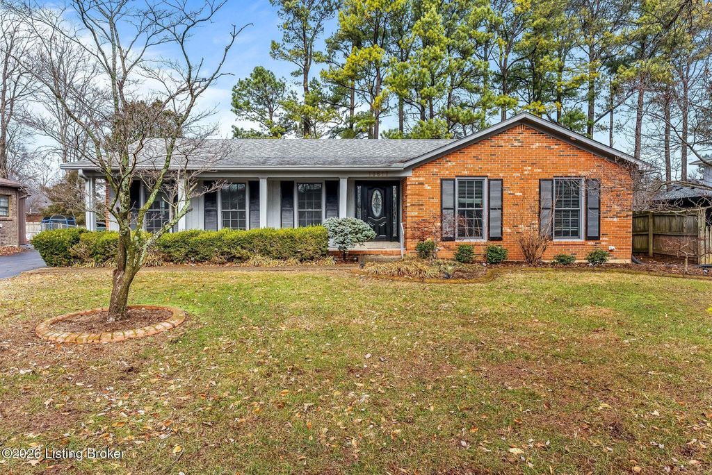 Photo of 10617 Bracken Branch Ct, Louisville, KY 40223 (MLS # 1709280)