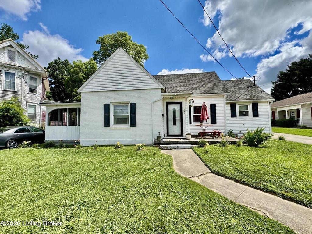Photo of 327 E Main St, Springfield, KY 40069 (MLS # 1721186)
