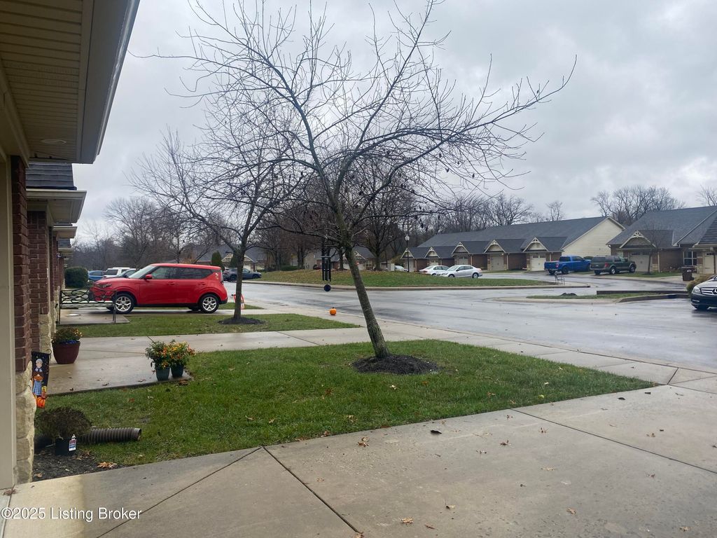 Photo of 3822 Saint Edwards Dr, Jeffersontown, KY 40299 (MLS # 1704247)