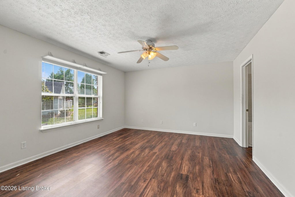 Photo of 10603 Parkhurst Ct, Louisville, KY 40291 (MLS # 1729665)