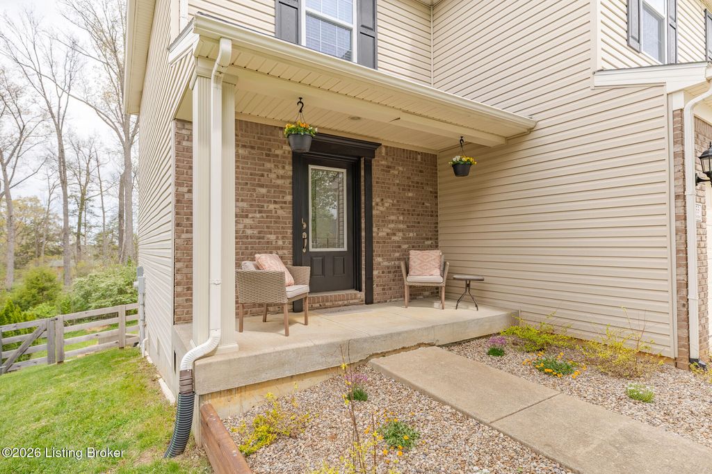 Photo of 1233 Royal Ave, La Grange, KY 40031 (MLS # 1714383)