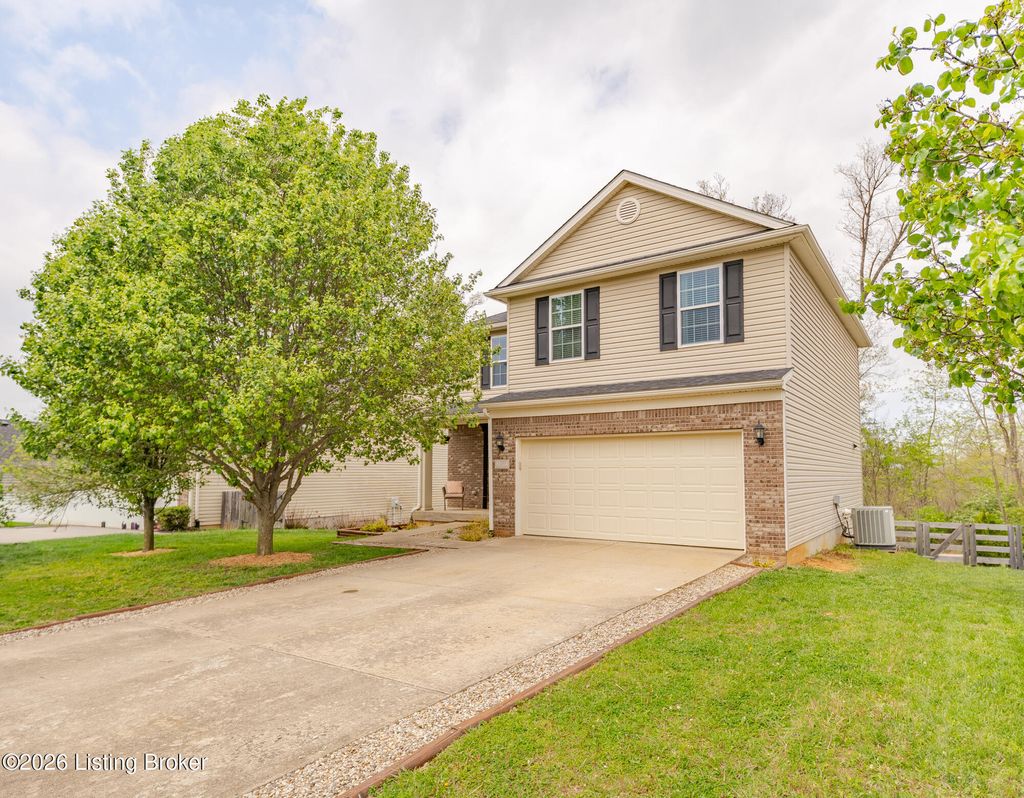 Photo of 1233 Royal Ave, La Grange, KY 40031 (MLS # 1714383)