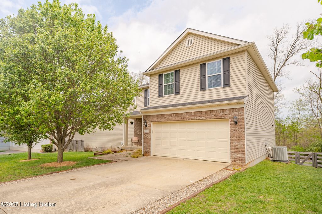 Photo of 1233 Royal Ave, La Grange, KY 40031 (MLS # 1714383)