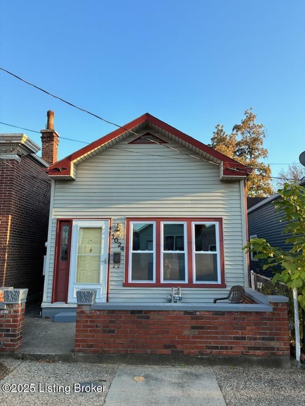 Photo of 1024 Payne St, Louisville, KY 40204 (MLS # 1705379)