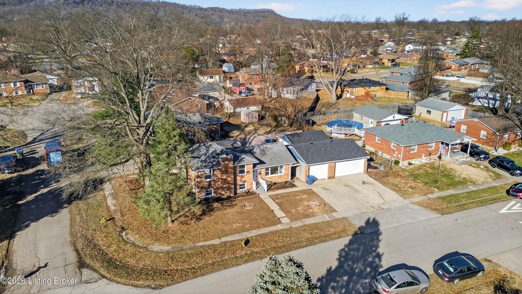 Photo of 10022 Normie Ln, Louisville, KY 40229 (MLS # 1707709)