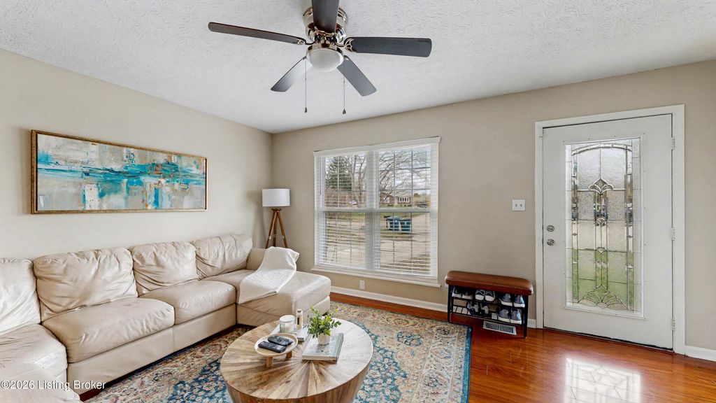 Photo of 6905 Jessica Ct, Pewee Valley, KY 40056 (MLS # 1712076)