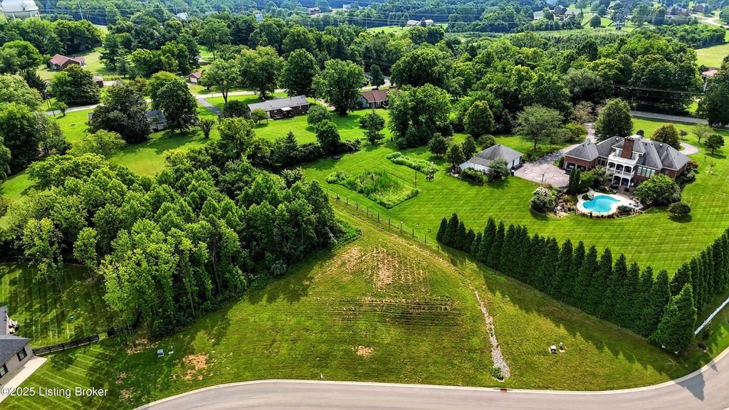 Photo of 5501 Farmhouse Dr, Crestwood, KY 40014 (MLS # 1695306)