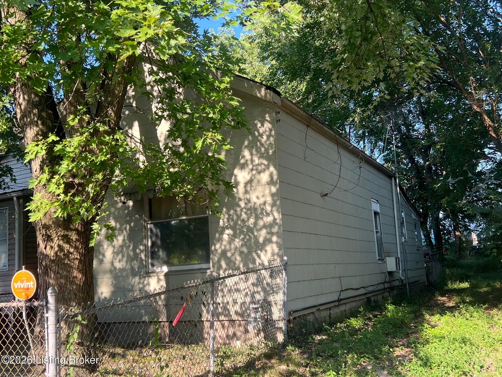Photo of 322 N 30th St, Louisville, KY 40212 (MLS # 1728079)