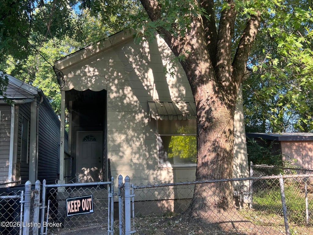 Photo of 322 N 30th St, Louisville, KY 40212 (MLS # 1728079)