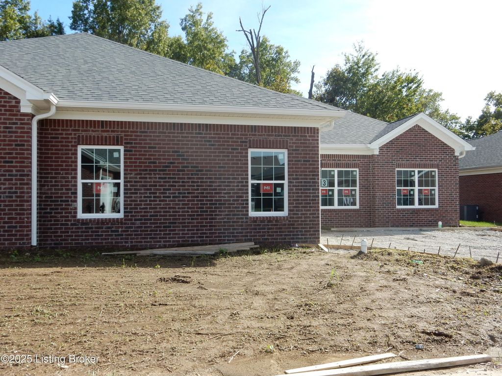 Photo of 156 Bullitt Creek Dr, Shepherdsville, KY 40165 (MLS # 1700511)