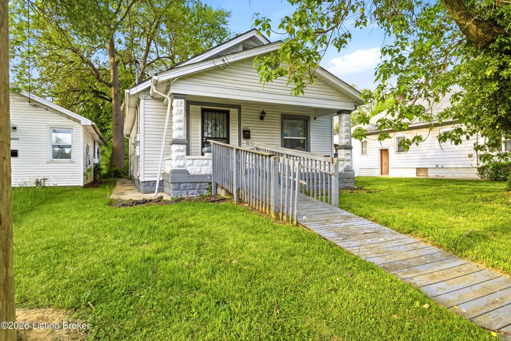 Photo of 4002 Greenwood Ave, Louisville, KY 40211 (MLS # 1727595)