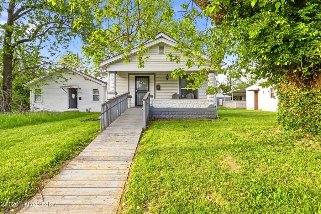 Photo of 4002 Greenwood Ave, Louisville, KY 40211 (MLS # 1727595)