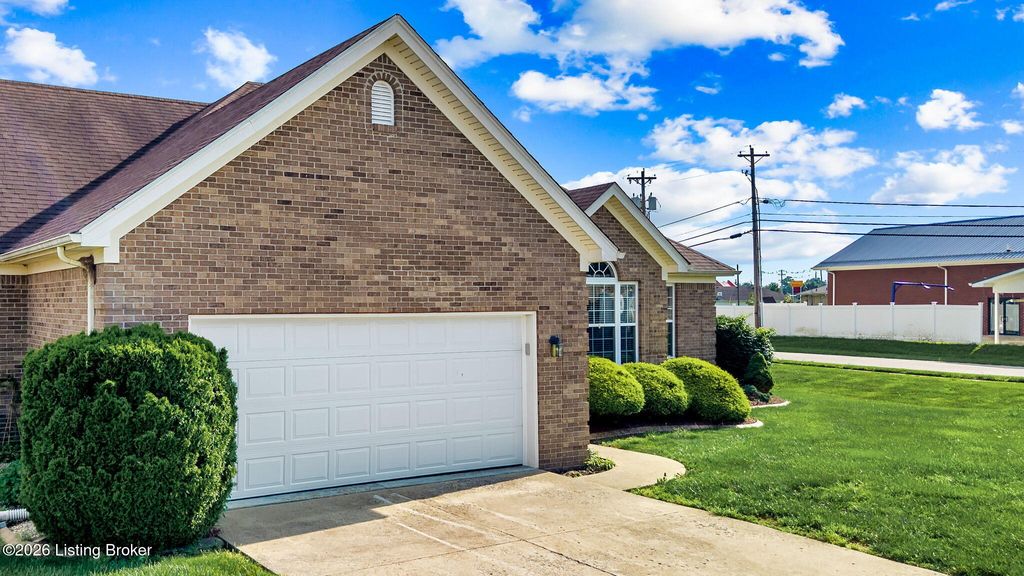 Photo of 109 Terrace Dr, Mt Washington, KY 40047 (MLS # 1719095)