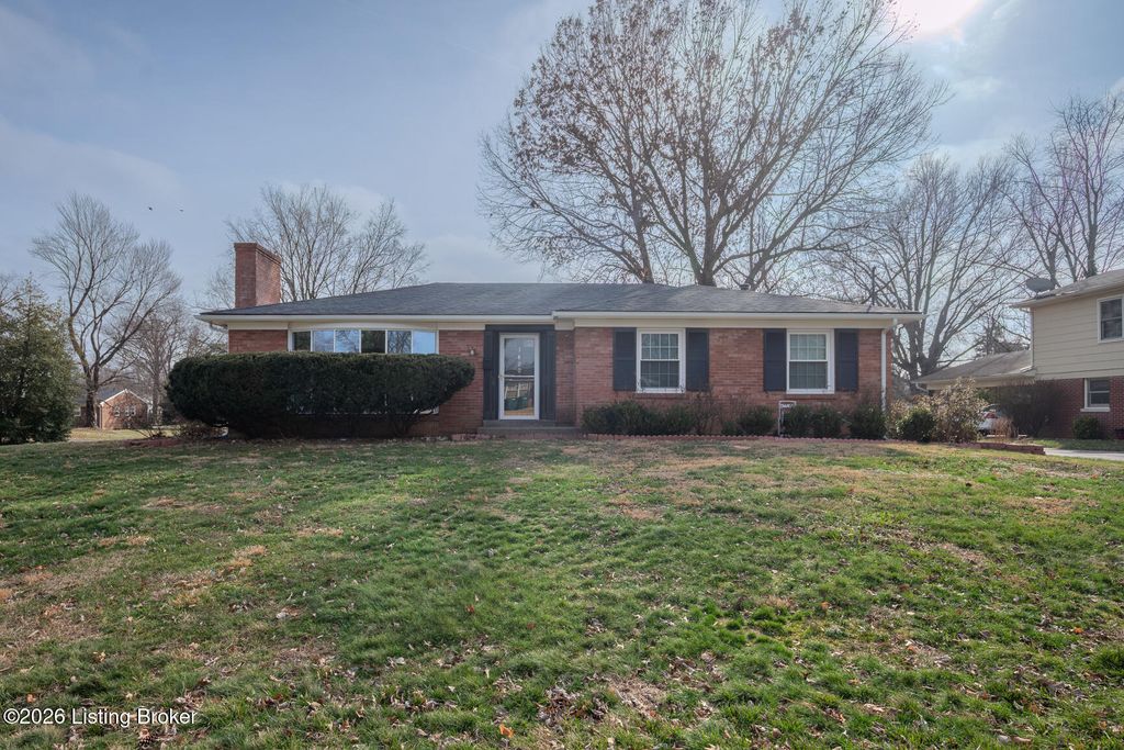 Photo of 7820 Oxted Ln, Louisville, KY 40222 (MLS # 1706315)