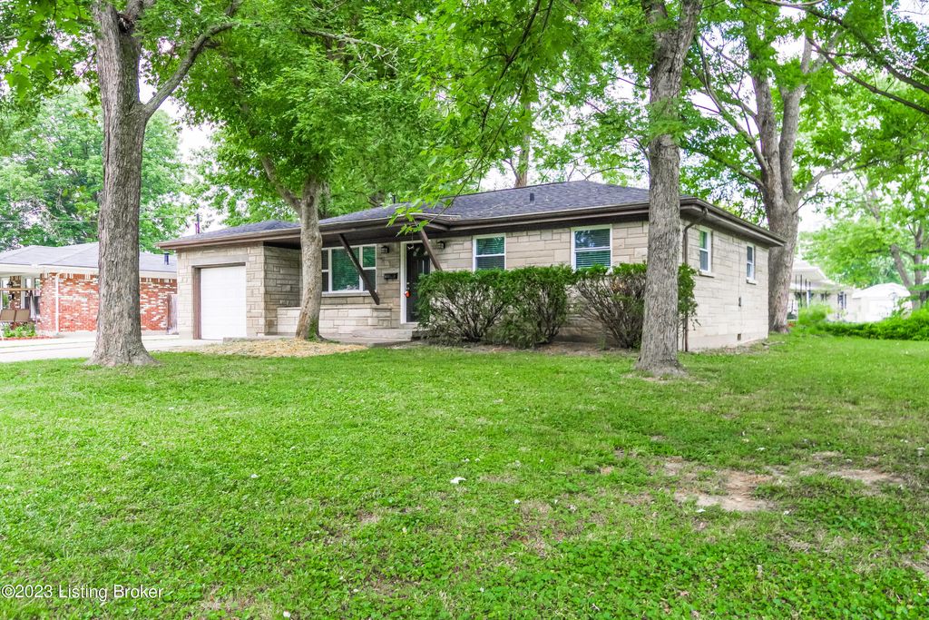 Photo of 2215 Cavalier Dr, Louisville, KY 40216 (MLS # 1705766)