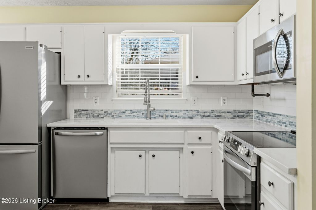 Photo of 247 Old Veechdale Rd, Simpsonville, KY 40067 (MLS # 1707520)