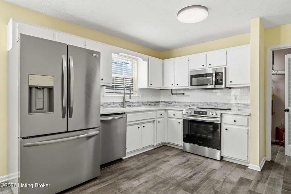 Photo of 247 Old Veechdale Rd, Simpsonville, KY 40067 (MLS # 1707520)