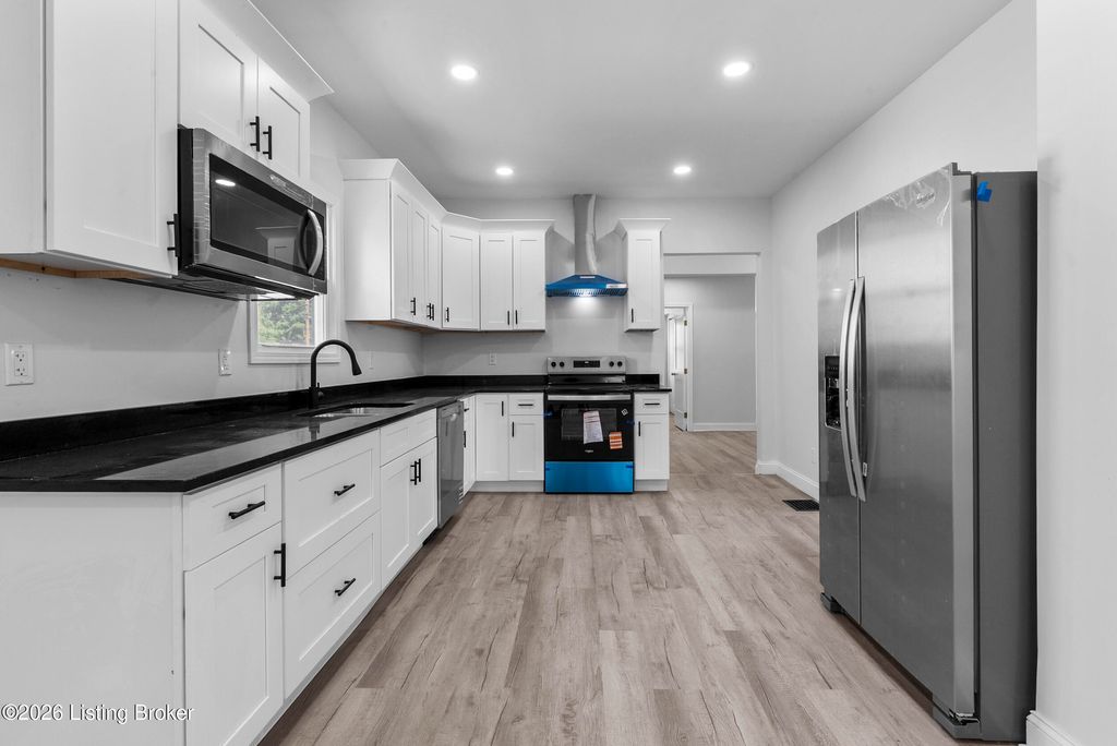 Photo of 3703 Kahlert Ave, Louisville, KY 40215 (MLS # 1717374)