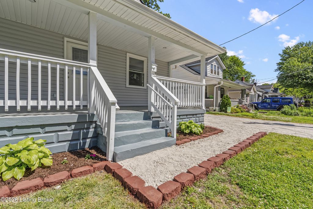Photo of 3703 Kahlert Ave, Louisville, KY 40215 (MLS # 1717374)