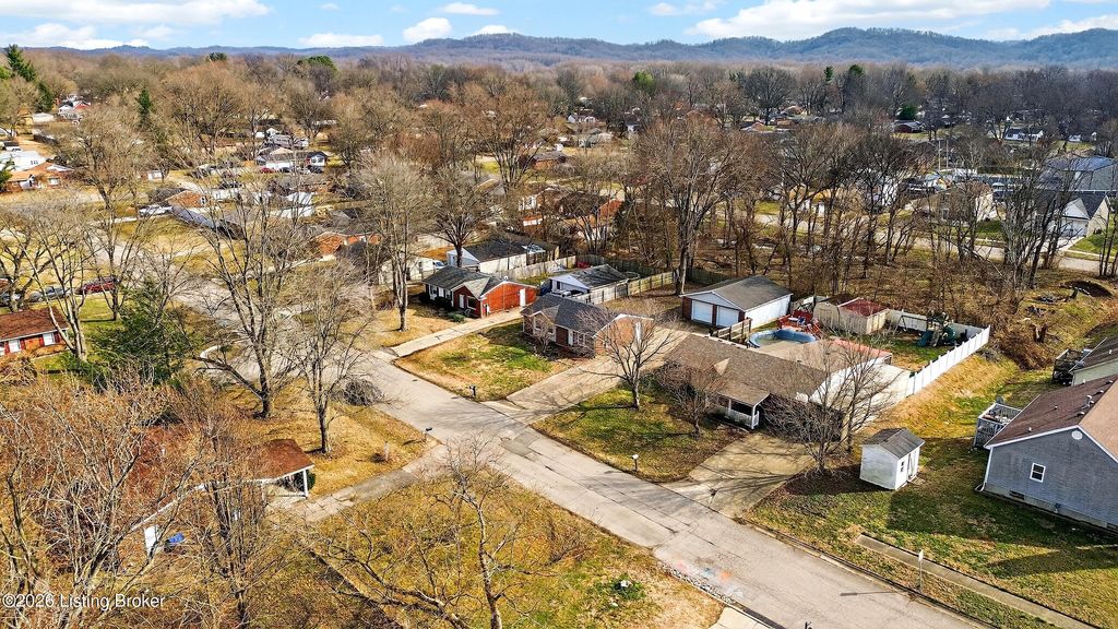 Photo of 4710 Conder Ave, Louisville, KY 40272 (MLS # 1709544)