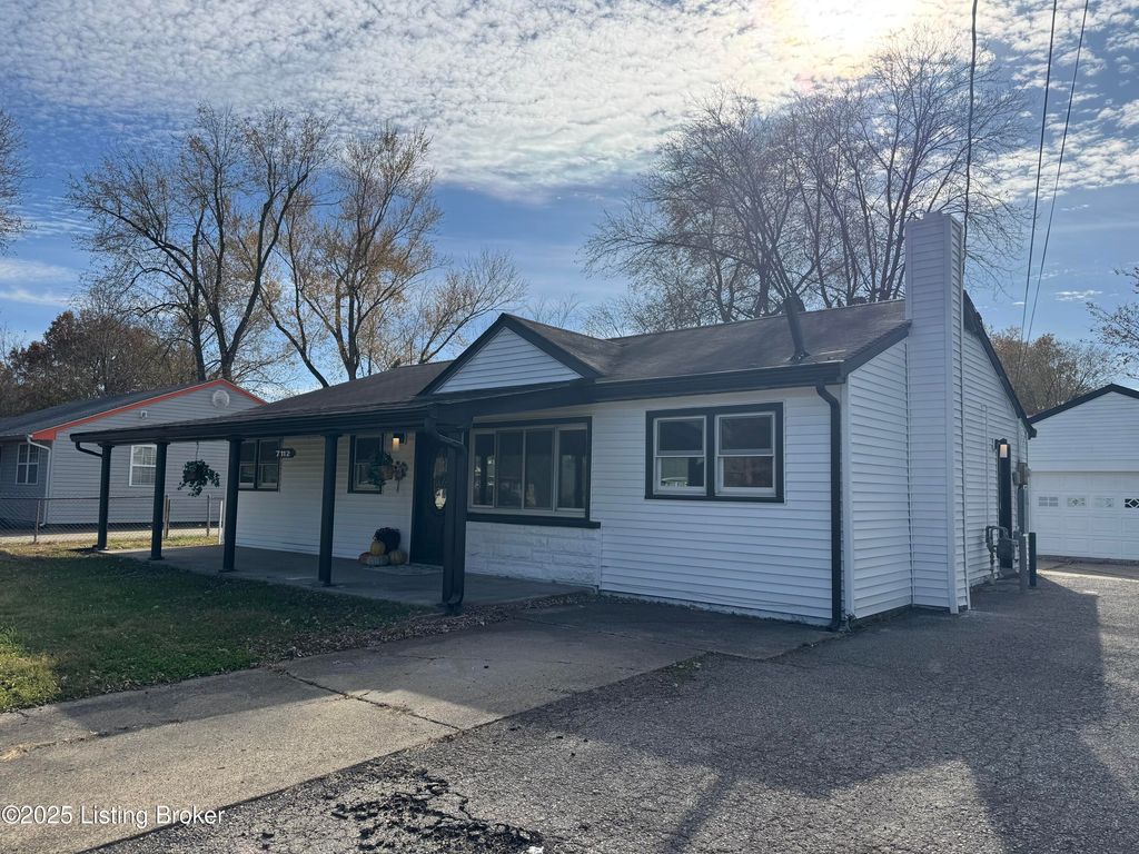 Photo of 7112 Dunkirk Ln, Louisville, KY 40272 (MLS # 1709792)