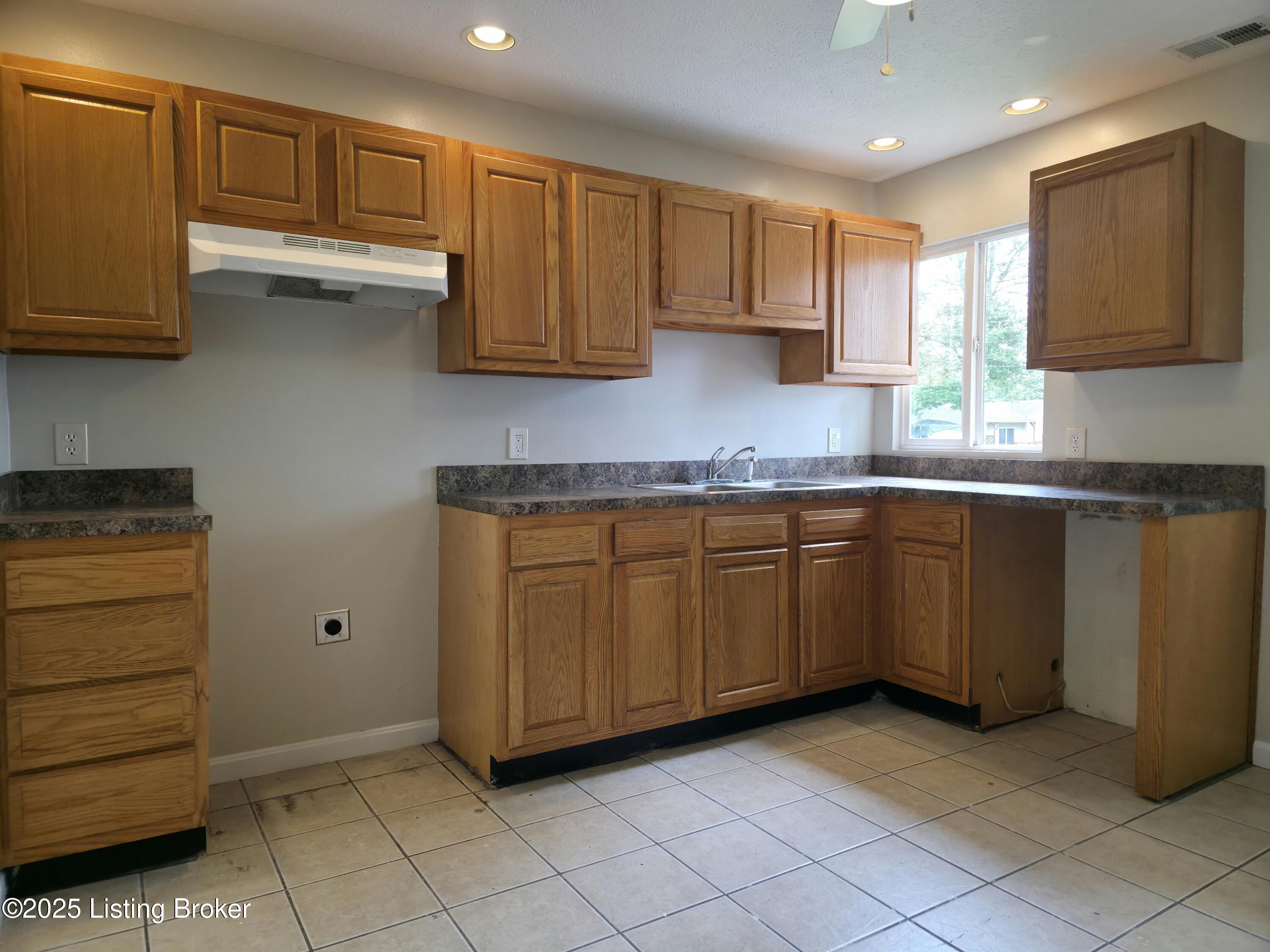 7614 Gerald Ave, Louisville, Pennsylvania image 7