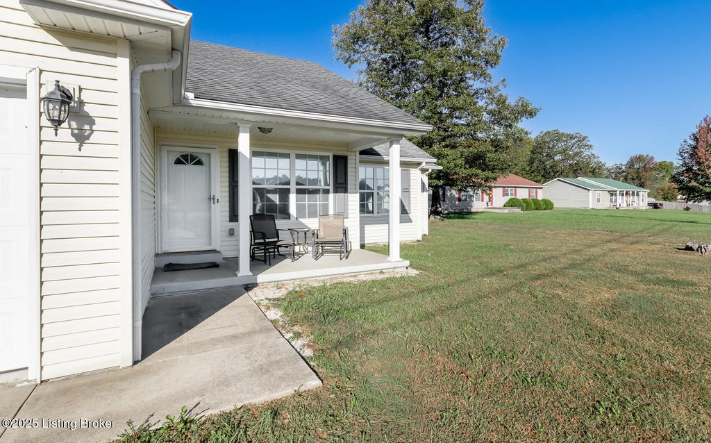 Photo of 308 Standing Oak Dr, Elizabethtown, KY 42701 (MLS # 1701834)