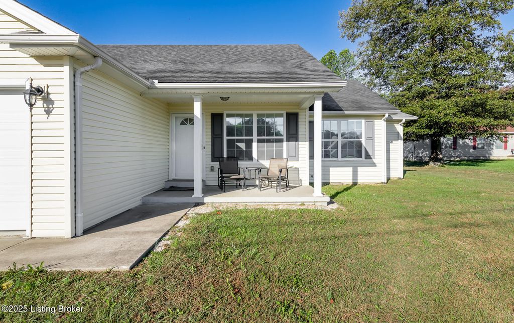 Photo of 308 Standing Oak Dr, Elizabethtown, KY 42701 (MLS # 1701834)