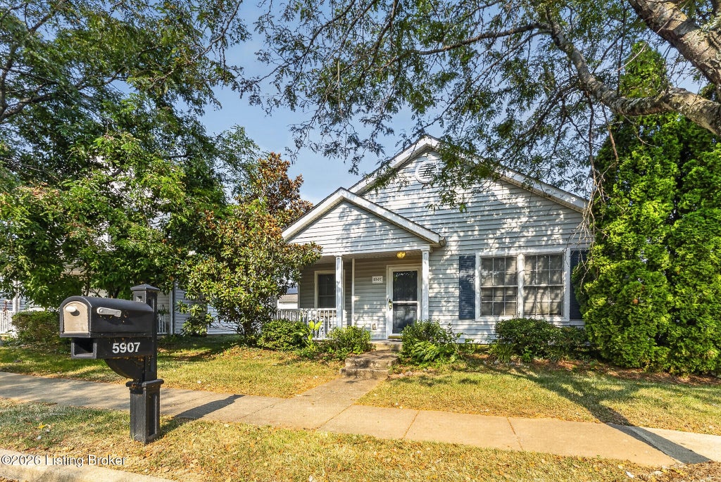 Photo of 5907 Bay Harbor Dr, Louisville, KY 40228 (MLS # 1725980)