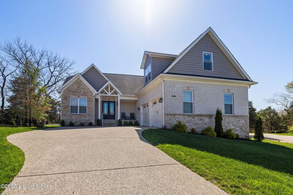 Photo of 10406 Martinside Dr, Louisville, KY 40291 (MLS # 1707126)