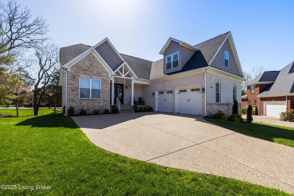 Photo of 10406 Martinside Dr, Louisville, KY 40291 (MLS # 1707126)