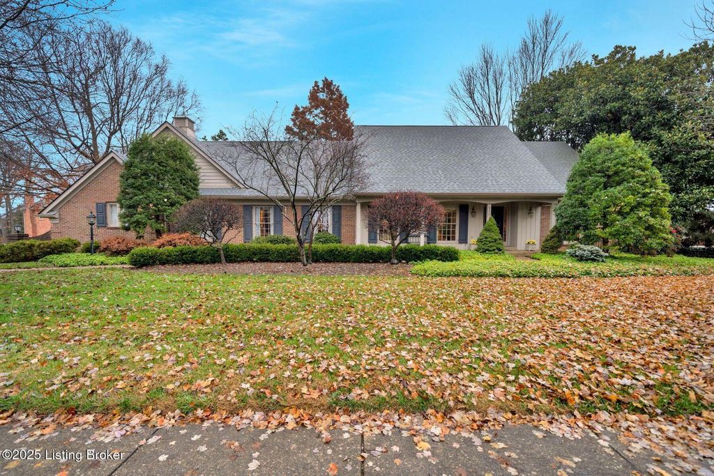 Photo of 1101 Oxmoor Woods Pkwy, Louisville, KY 40222 (MLS # 1704578)