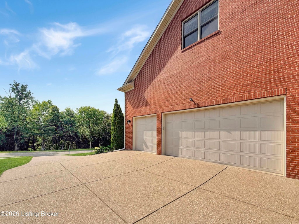 Photo of 677 Oak Creek Dr, Mt Washington, KY 40047 (MLS # 1727687)