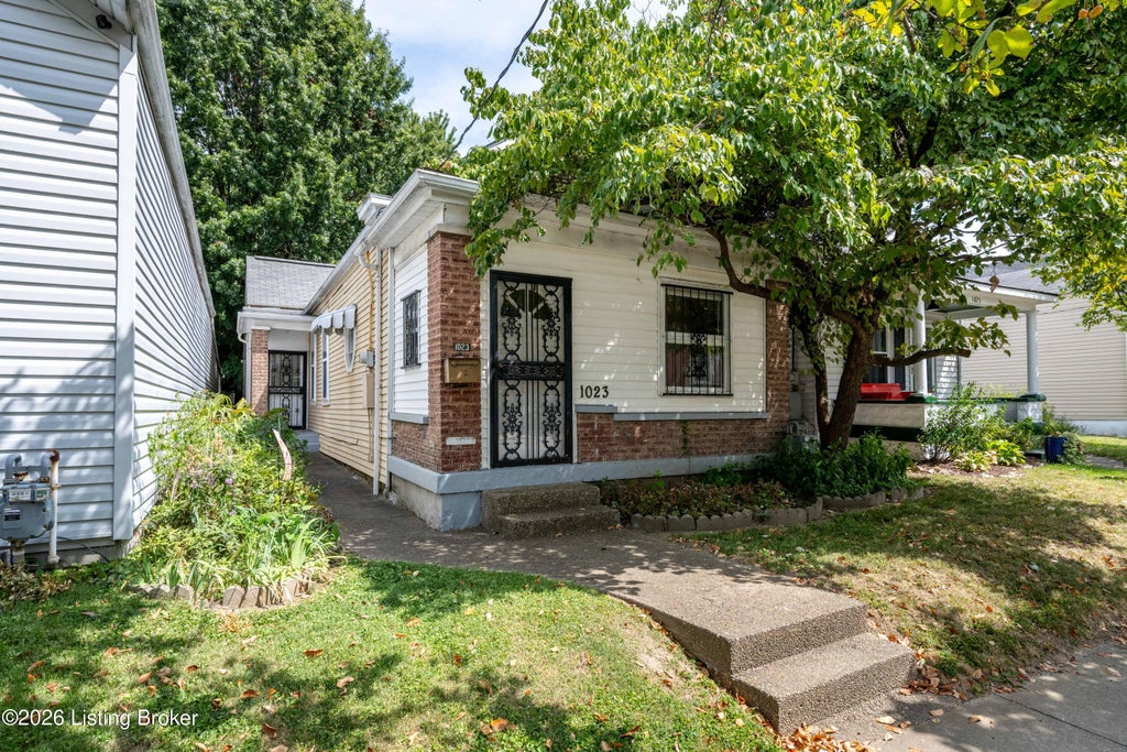 Photo of 1023 E Burnett Ave, Louisville, KY 40217 (MLS # 1728540)