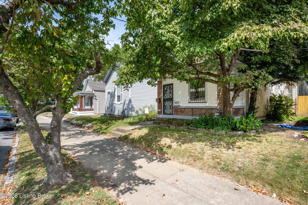 Photo of 1023 E Burnett Ave, Louisville, KY 40217 (MLS # 1728540)