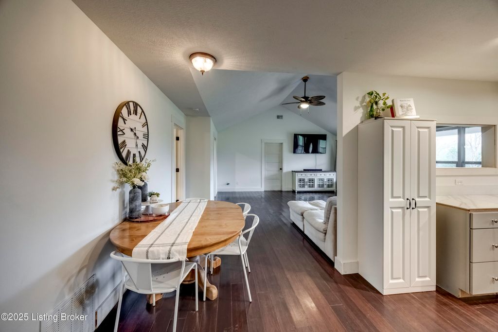 Photo of 918 Oklahoma Road Rd, Bee Spring, KY 42207 (MLS # 1704461)