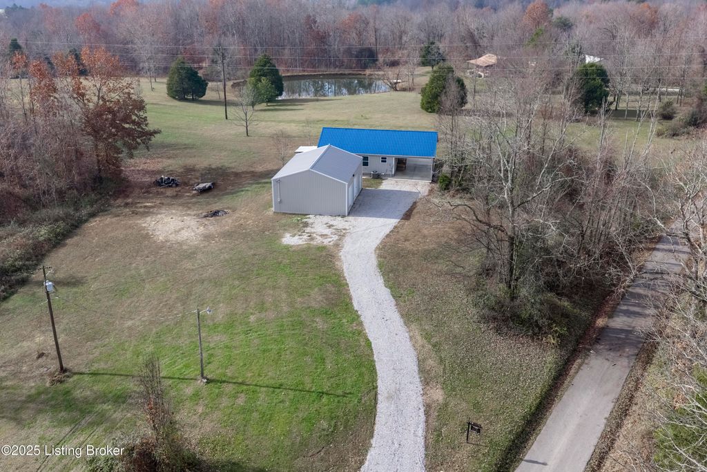Photo of 918 Oklahoma Road Rd, Bee Spring, KY 42207 (MLS # 1704461)