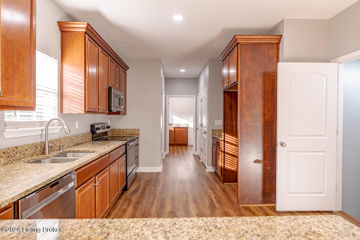 186 Lincoln Station Dr, Simpsonville, Kentucky image 18