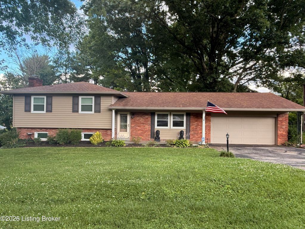 Photo of 615 Rymer Way, Louisville, KY 40223 (MLS # 1720498)
