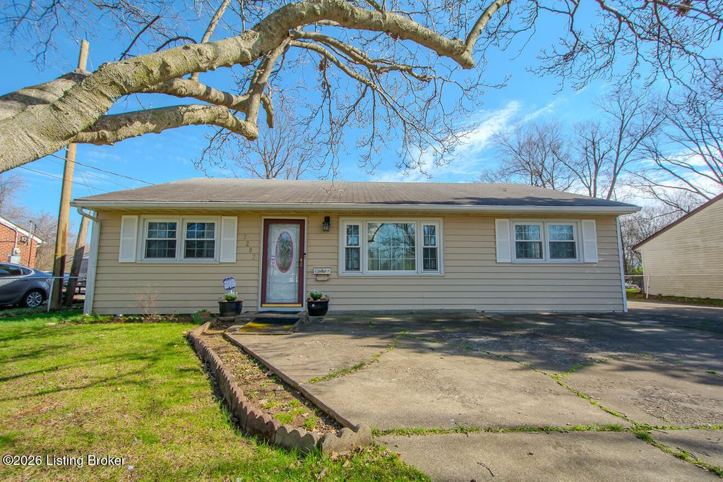 Photo of 7207 Ethan Allen Way, Louisville, KY 40272 (MLS # 1709104)