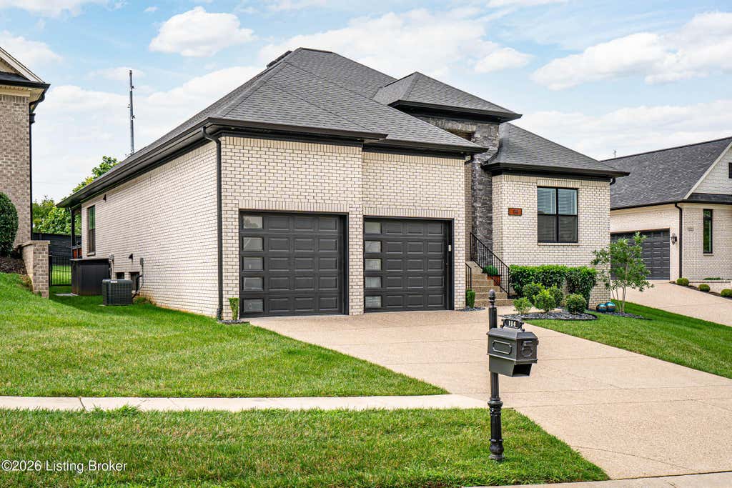 Photo of 114 Locust Park Pl, Louisville, KY 40245 (MLS # 1726887)