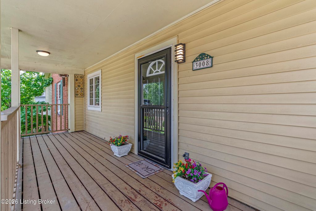 Photo of 3008 Treeview Ct, Louisville, KY 40214 (MLS # 1718147)