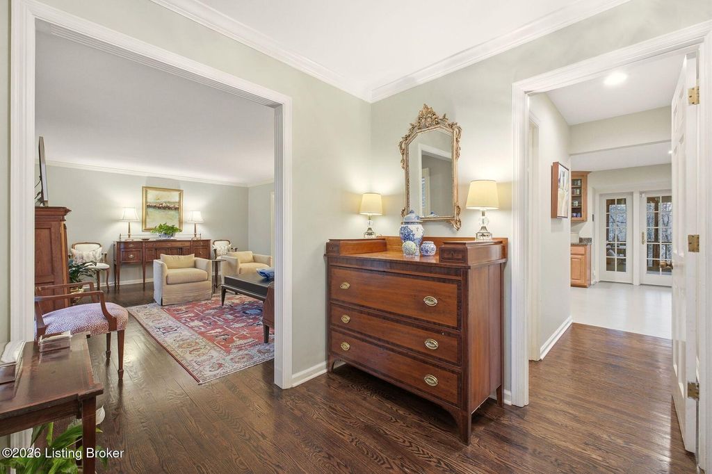 Photo of 5204 Moccasin Trail, Louisville, KY 40207 (MLS # 1712233)