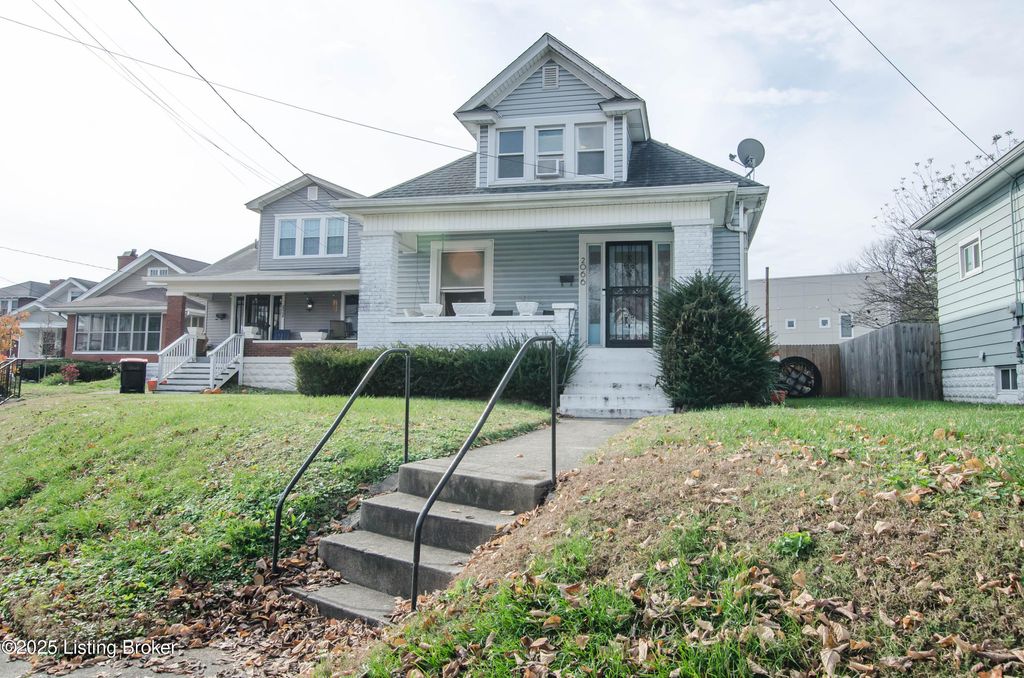 Photo of 2066 S Shelby St, Louisville, KY 40217 (MLS # 1704319)