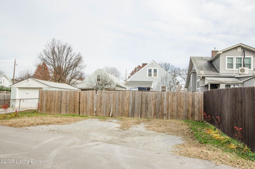 Photo of 2066 S Shelby St, Louisville, KY 40217 (MLS # 1704319)