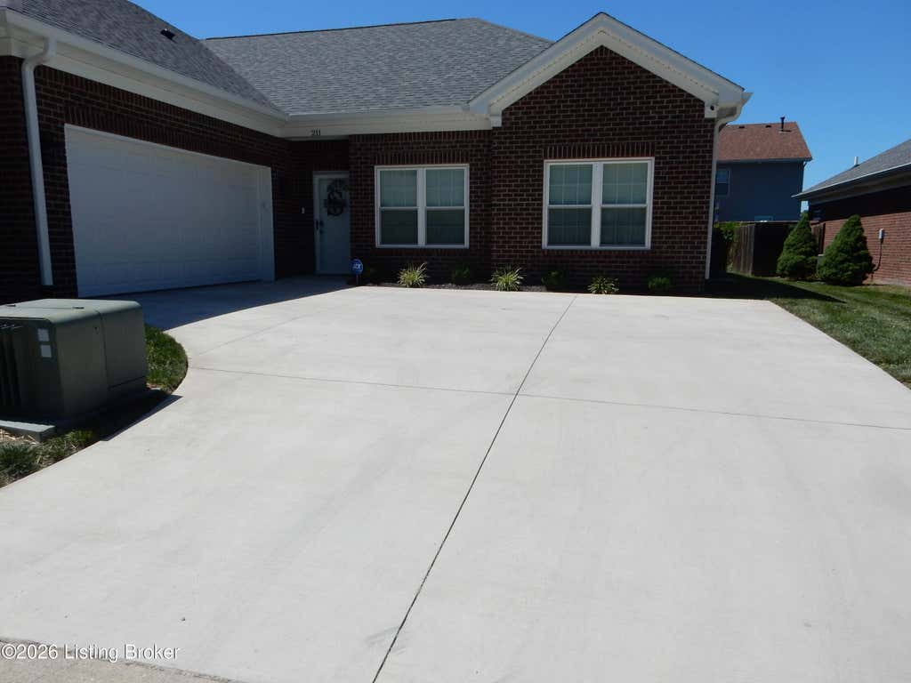 Photo of 211 Bullitt Creek Dr # 15, Shepherdsville, KY 40165 (MLS # 1719297)