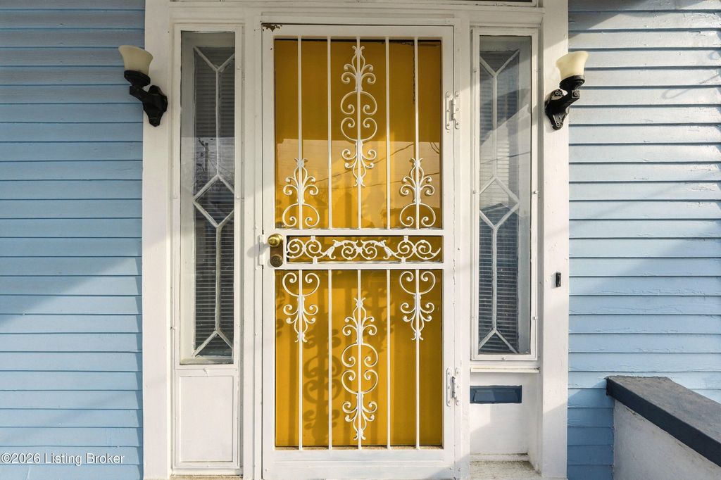 Photo of 2107 Grand Ave, Louisville, KY 40210 (MLS # 1714927)