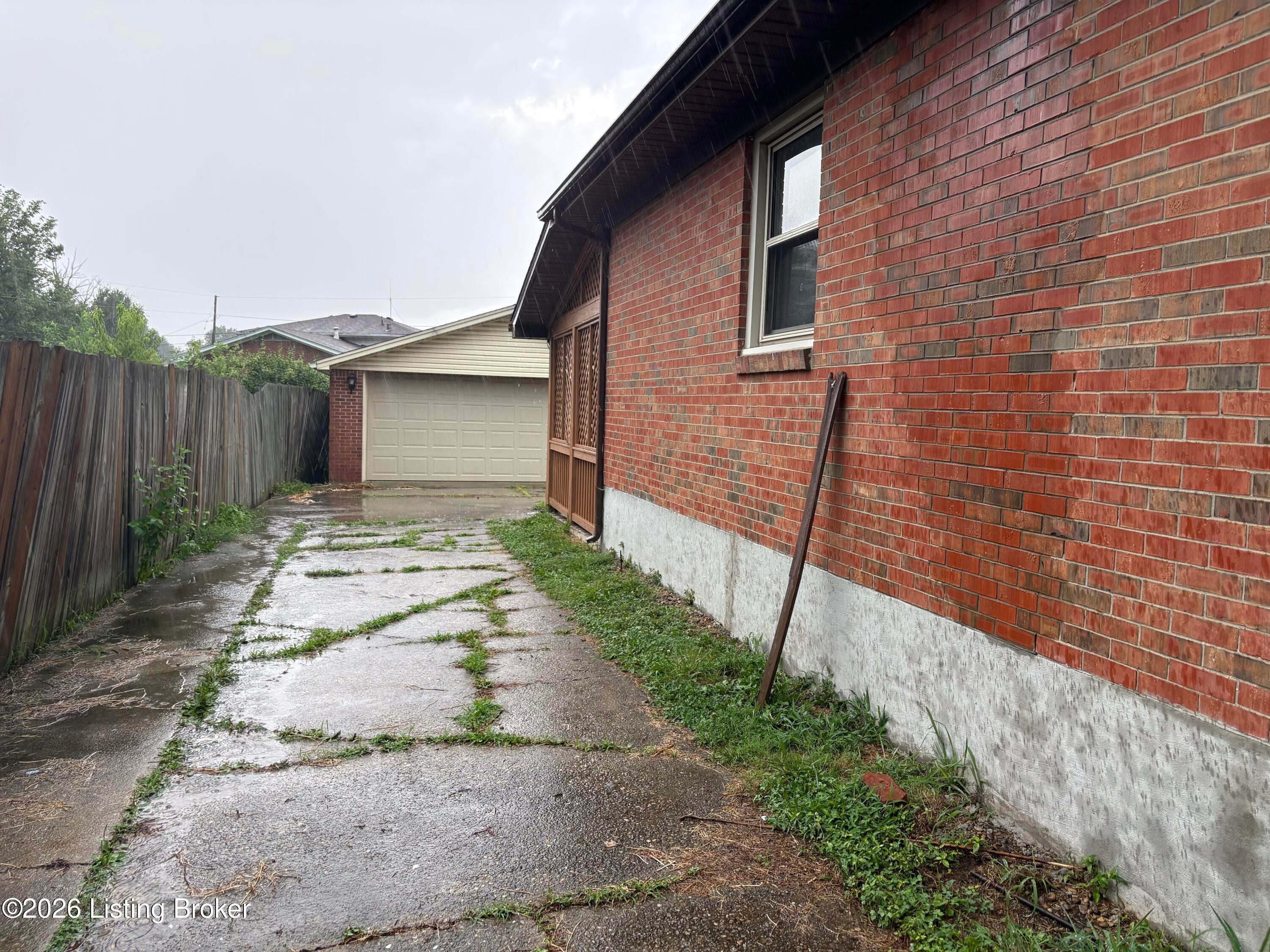6709 Falling Star Dr - Photo 4